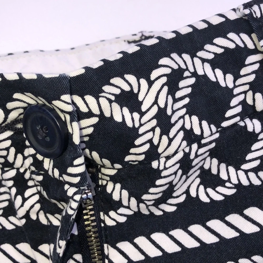 Crown & Ivy size 8 navy blue & white rope shorts